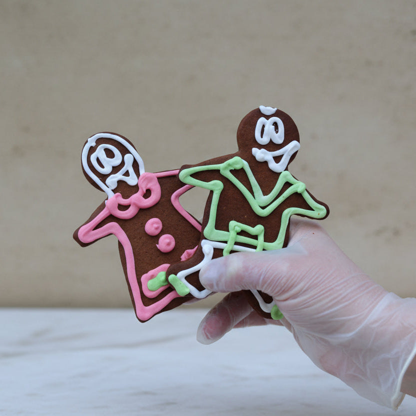 Gingerbread cookies shaped like George and Geanina