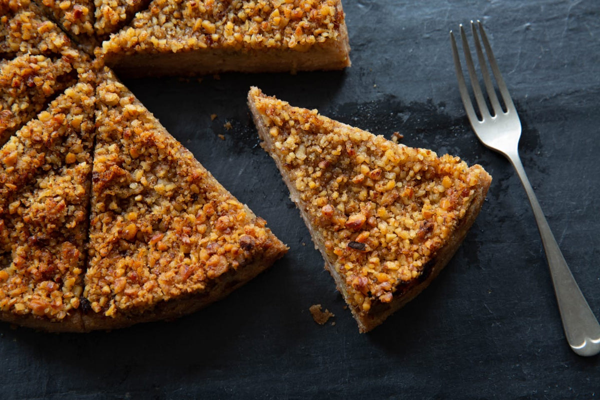 Vegan & Flourless Apple and walnuts cake