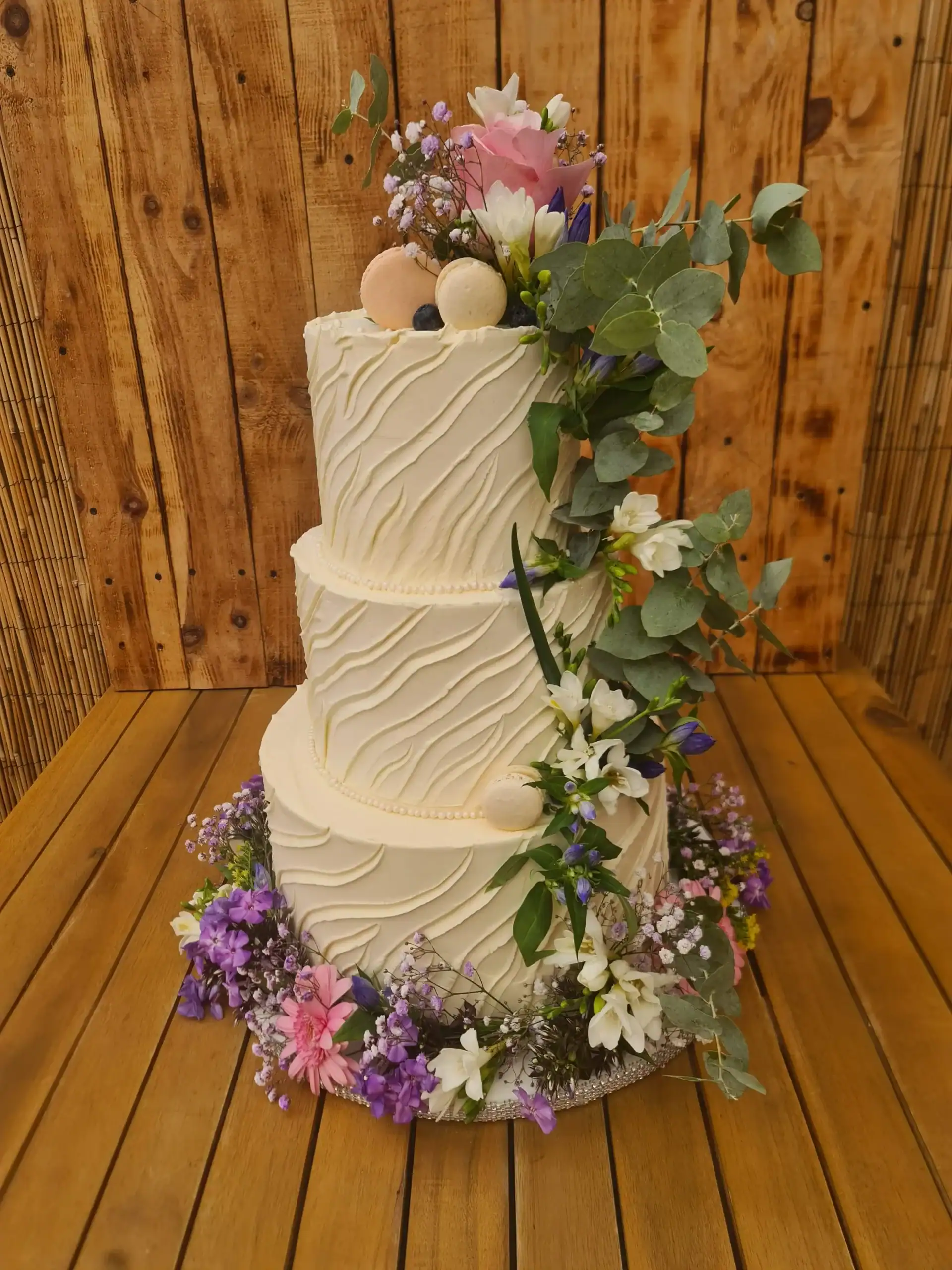 Bespoke wedding cake flavours and buttercream finishes – London